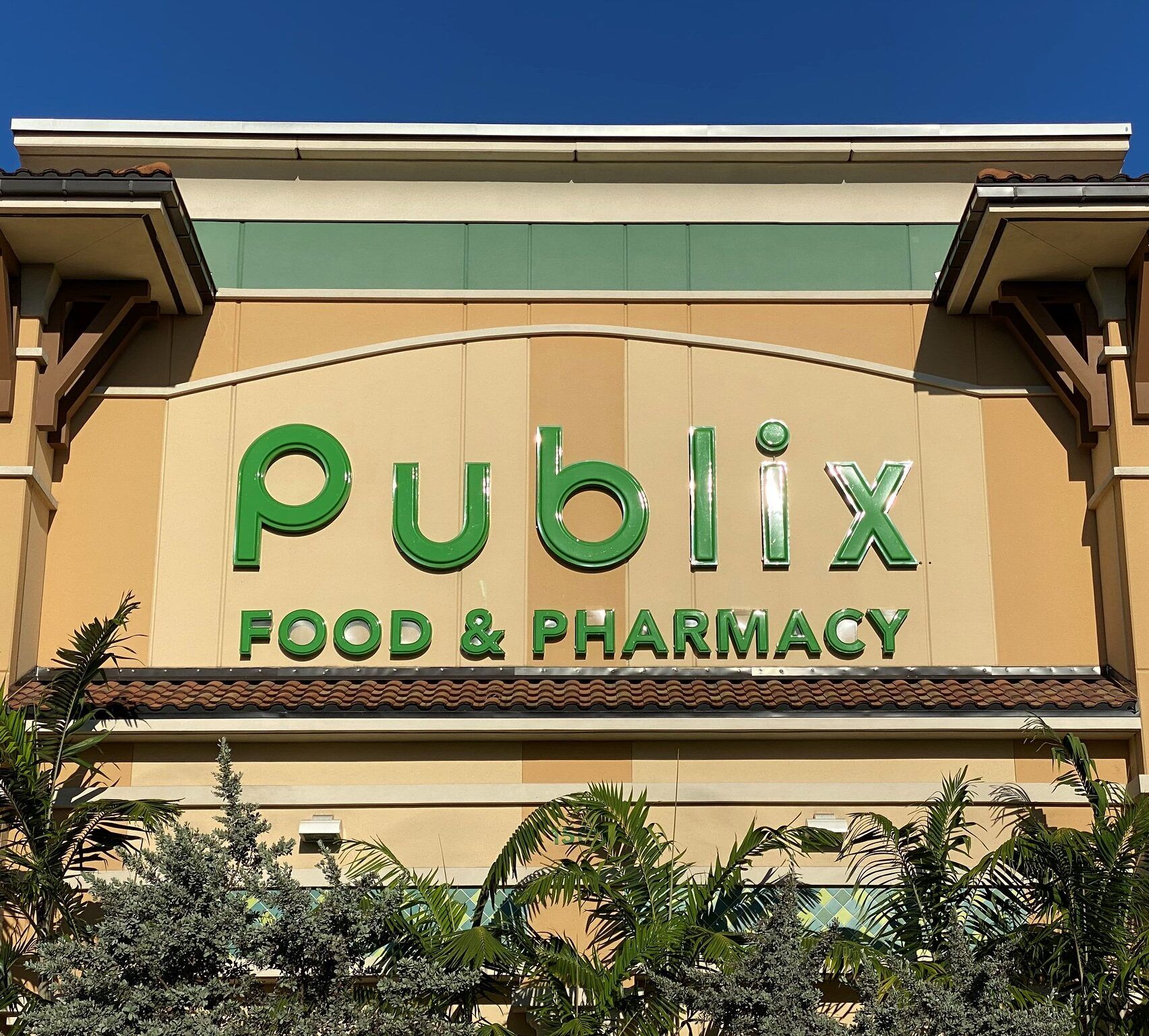 Exterior of Publix grocery store