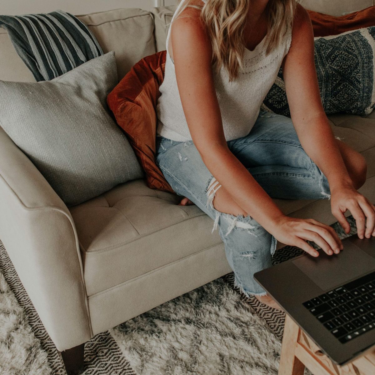 woman doing an apartment search on her laptop